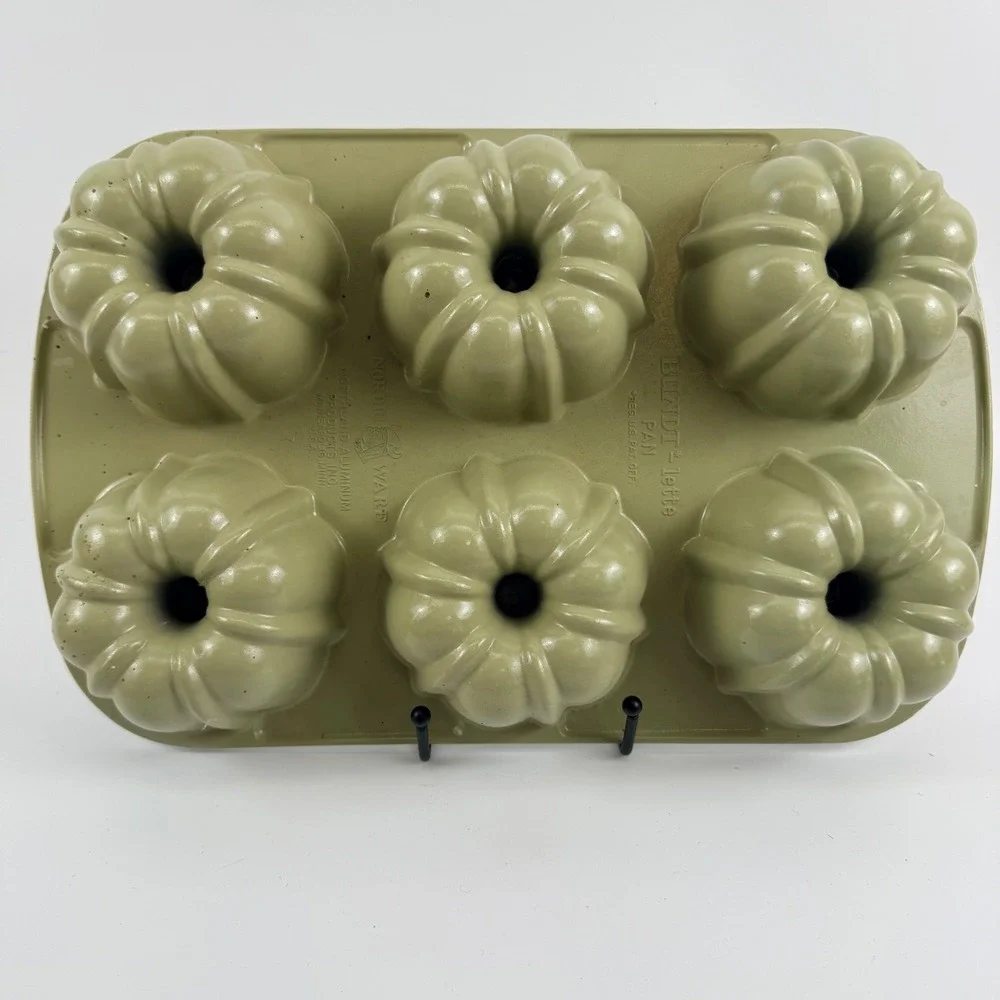 Vintage Nordic Ware Avocado Bundt-Lette Pan w/ Box Mini Bundt Cakes